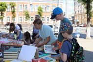 Книжная радуга на Московской улице