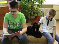 В Пришвинке дети читают книги четвероногим слушателям